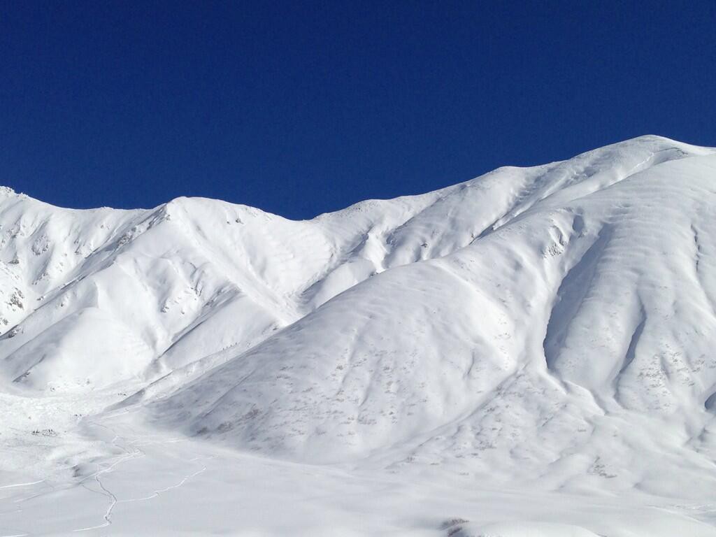 立山で雪崩事故